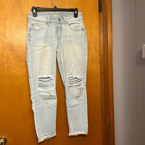 Light wash ripped cropped jeans